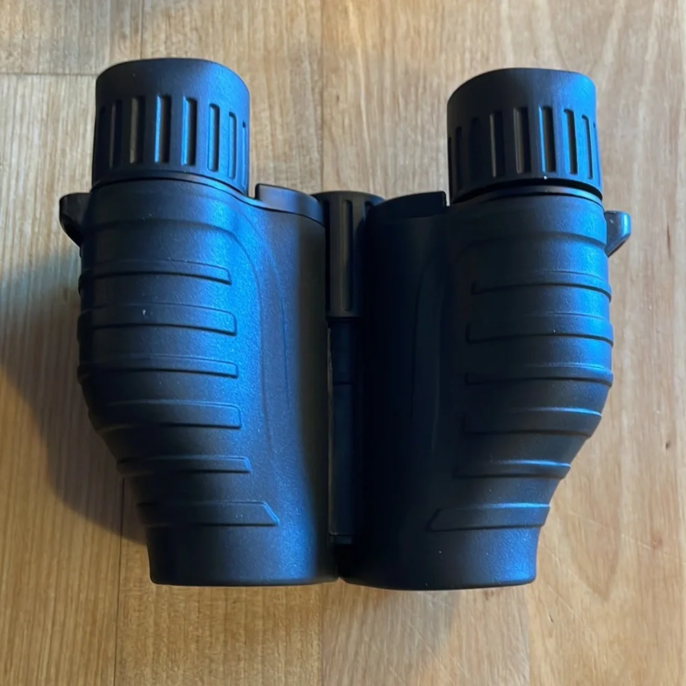 15x25 Binoculars. New. Great for hunting or sports.